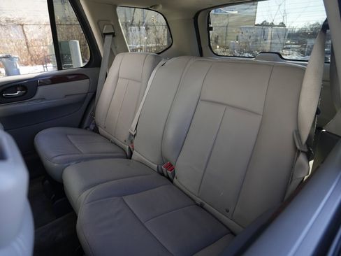 Used 2009 GMC Envoy Denali w/ Sun And 6-Disc Cd Package image 19