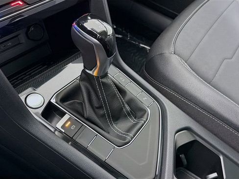 New 2026 Volkswagen Taos SE FWD image 18