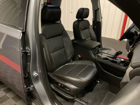 Used 2020 Chevrolet Traverse RS image 46
