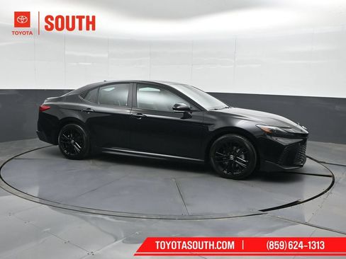 Used 2026 Toyota Camry SE FWD image 1