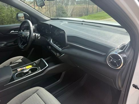 Used 2025 Chevrolet Equinox LT image 24