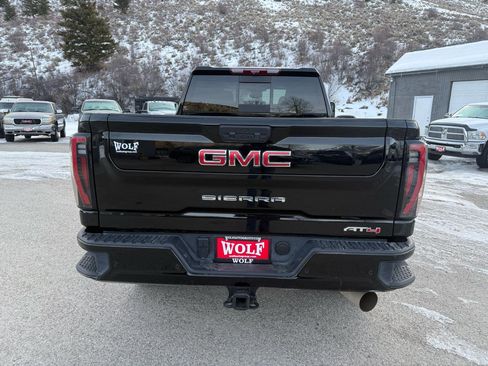 Used 2025 GMC Sierra 2500 AT4 w/ Technology Package image 4