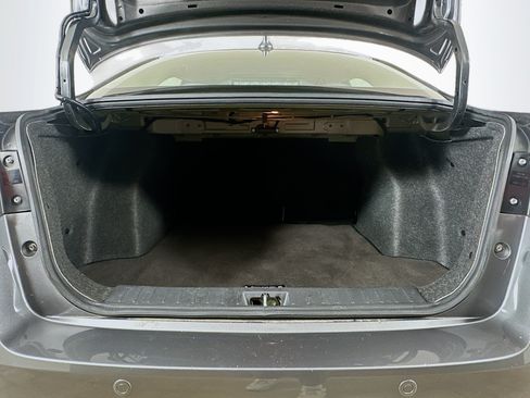 Used 2020 Nissan Versa SV FWD image 27