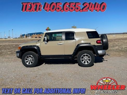 Used 2012 Toyota FJ Cruiser 4WD w/ Convenience Pkg image 3