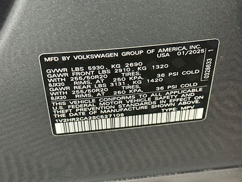 Used 2025 Volkswagen Atlas SE AWD/4WD image 12