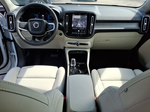 New 2026 Volvo XC40 B4 Plus w/ Climate Package FWD image 10