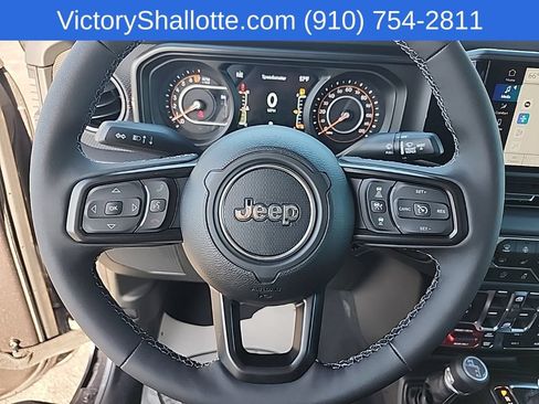 Used 2026 Jeep Gladiator Rubicon w/ Steel Power Dome Hood Package AWD/4WD image 13