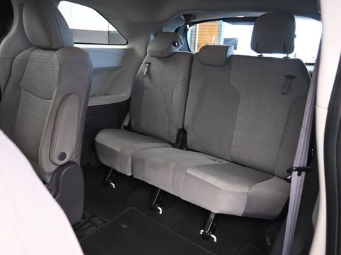 Used 2021 Toyota Sienna LE image 37