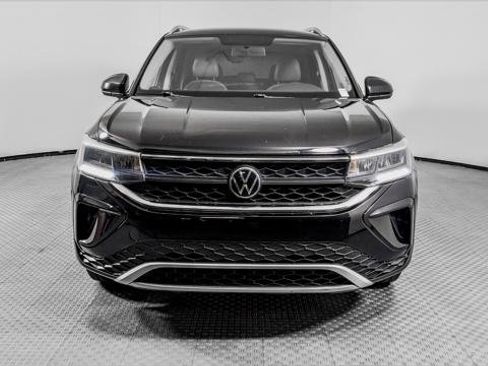 Used 2022 Volkswagen Taos SE FWD image 11