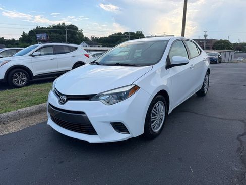 Used 2016 Toyota Corolla LE FWD image 3