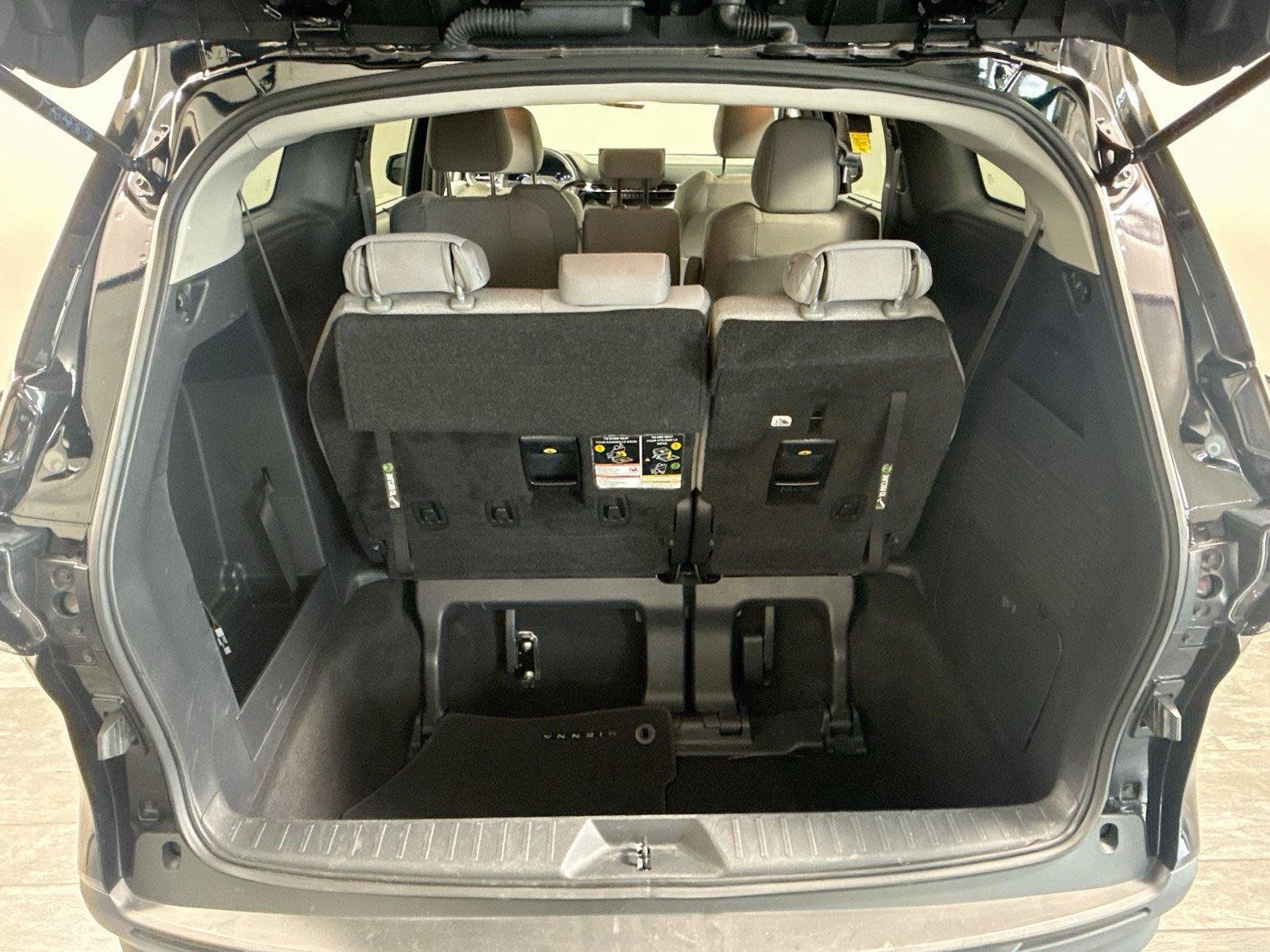 Used 2025 Toyota Sienna LE FWD image 30