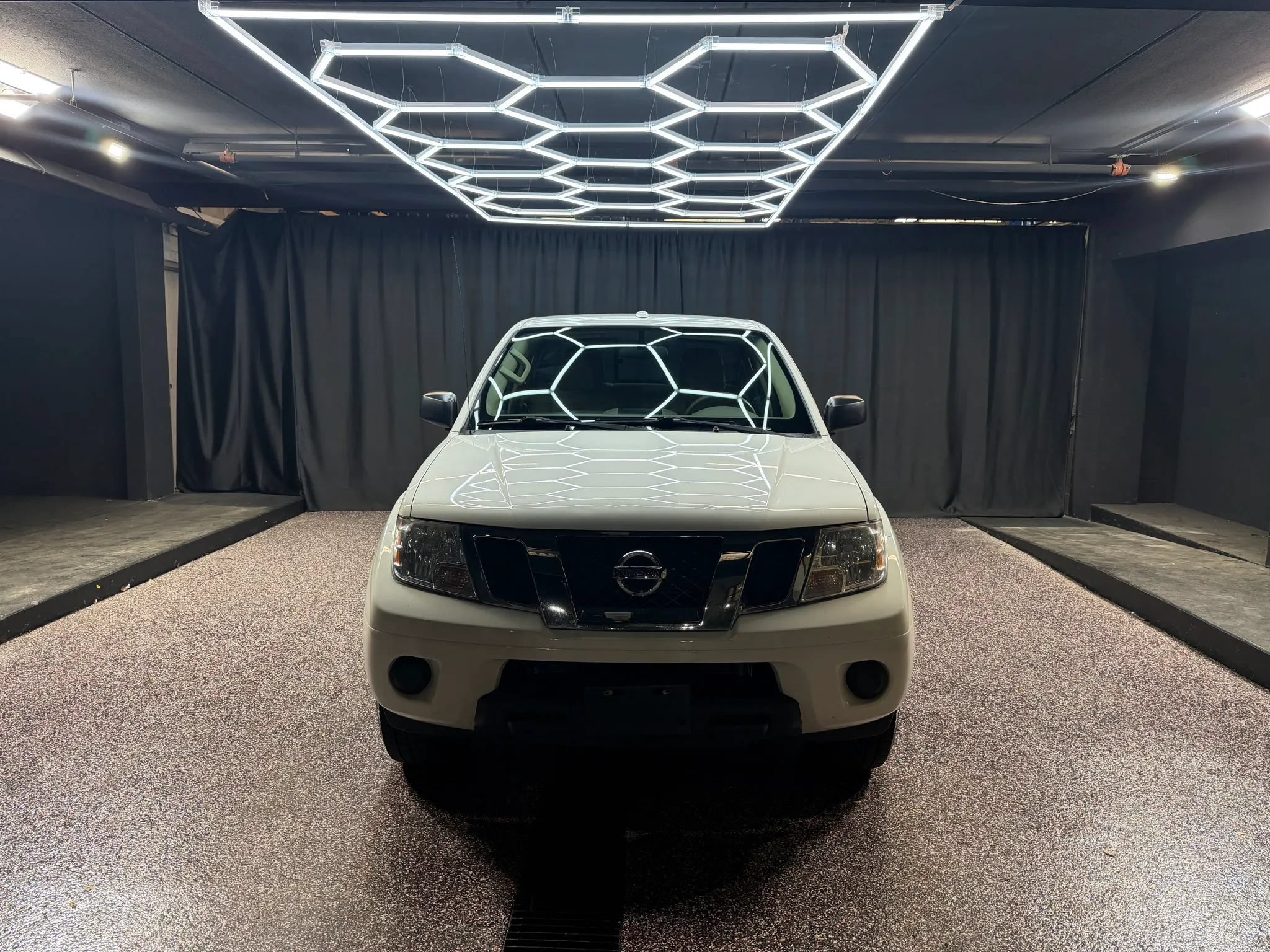 Used 2018 Nissan Frontier SV AWD/4WD image 2