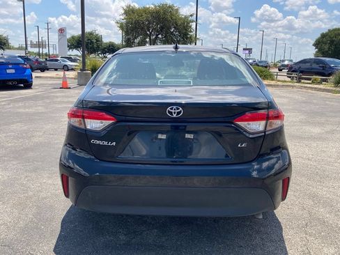 Certified 2025 Toyota Corolla LE FWD image 5