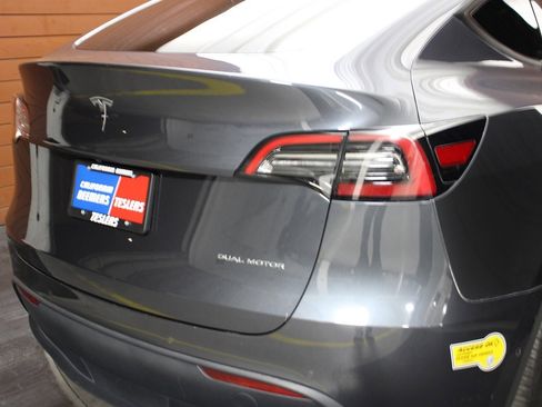 Used 2022 Tesla Model Y Long Range image 14