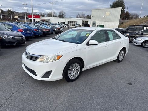 Used 2012 Toyota Camry L image 4