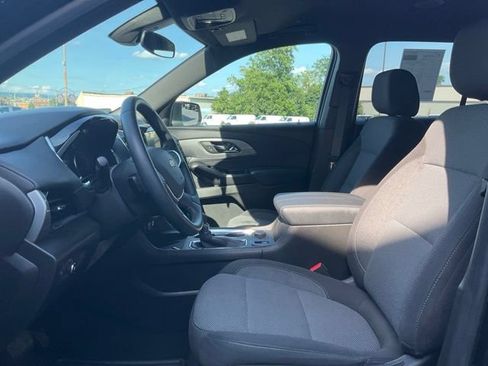 Used 2023 Chevrolet Traverse LT AWD/4WD image 2