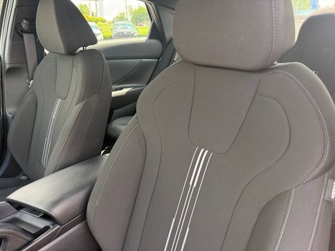 Used 2025 Hyundai Elantra Sport FWD image 13
