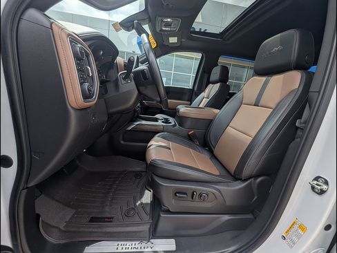 Used 2021 Chevrolet Silverado 1500 High Country w/ Technology Package AWD/4WD image 21