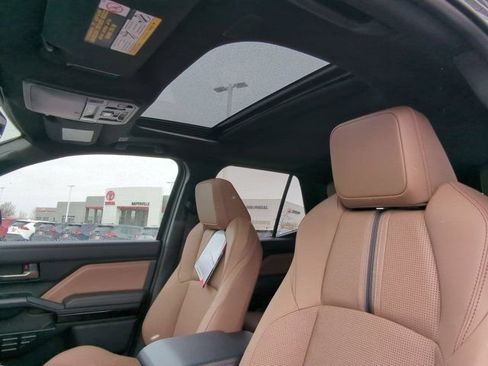 Certified 2025 Toyota 4Runner Limited AWD/4WD image 10