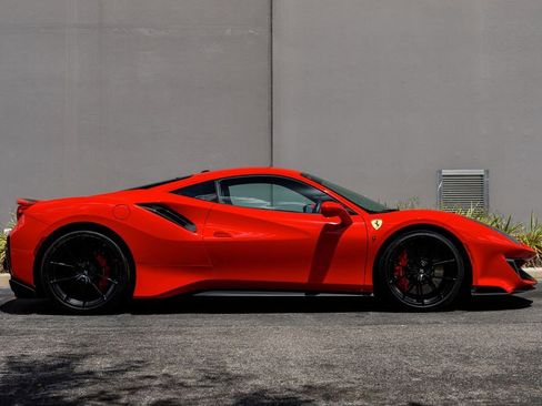 Used 2019 Ferrari 488 Pista Coupe RWD image 5