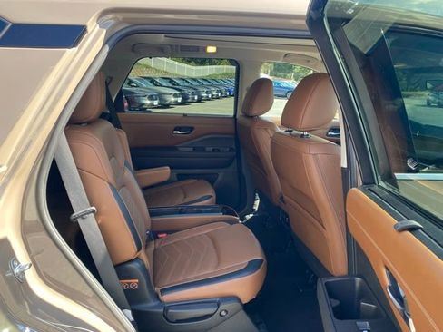 Used 2023 Nissan Pathfinder Platinum image 33