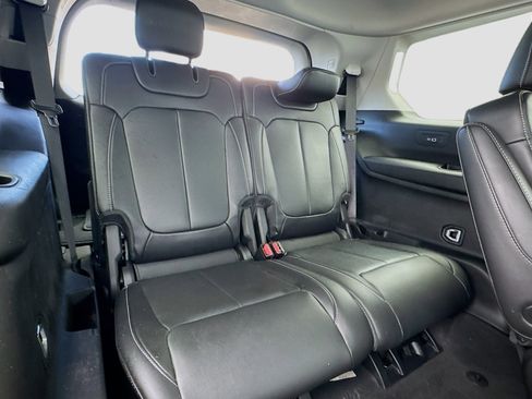 Used 2022 Jeep Grand Cherokee L Limited image 19