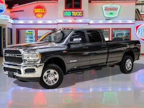 Used 2019 RAM 2500 Tradesman w/ Chrome Appearance Group image 2