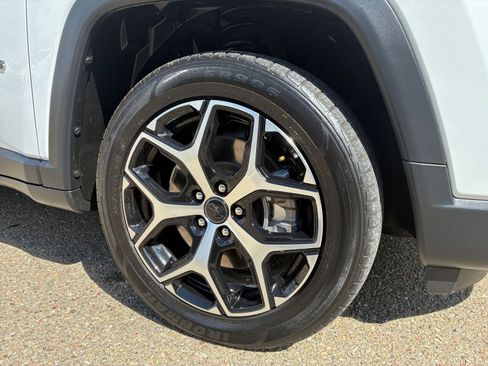 Used 2025 Jeep Compass Limited image 31