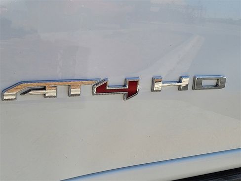 Used 2024 GMC Sierra 2500 AT4 w/ AT4 Preferred Package image 9