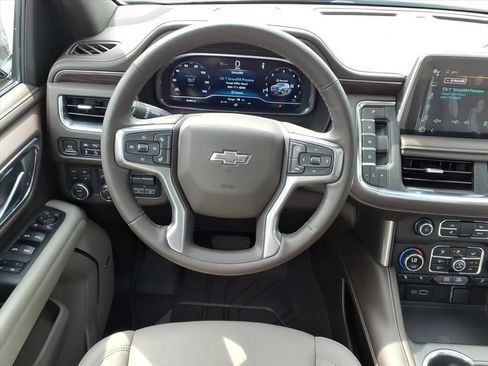 Used 2023 Chevrolet Suburban Z71 w/ Z71 Off-Road Package AWD/4WD image 34