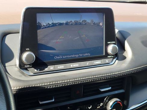 Used 2023 Nissan Rogue S AWD/4WD image 18