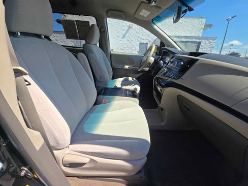 Used 2014 Toyota Sienna LE FWD image 11