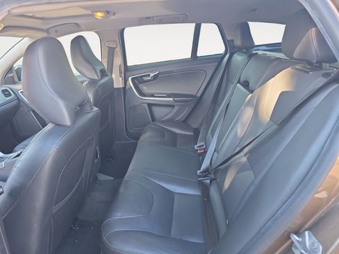 Used 2018 Volvo V60 T5 Cross Country image 13