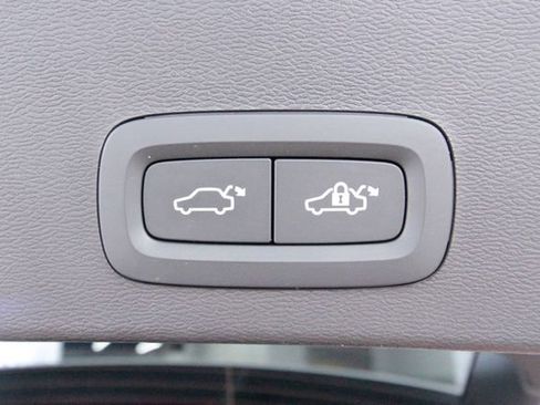 Certified 2025 Volvo XC40 B5 Ultra w/ Protection Package Premier AWD/4WD image 34