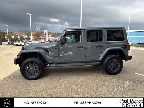 Used 2020 Jeep Wrangler Unlimited Sahara image 2
