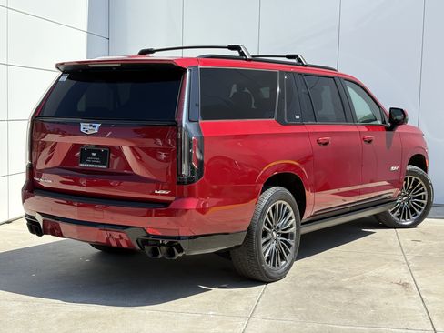 Certified 2024 Cadillac Escalade ESV V AWD/4WD image 7
