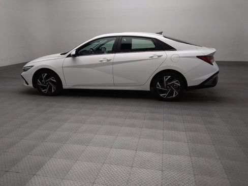 Used 2025 Hyundai Elantra SEL FWD image 3