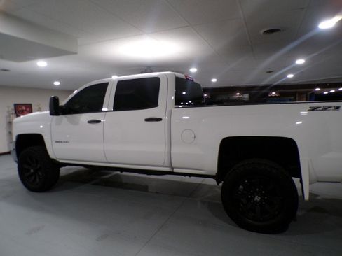 Used 2015 Chevrolet Silverado 2500 LT w/ Z71 Package, Off-Road image 2
