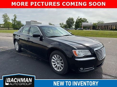 Used 2013 Chrysler 300 w/ Driver Convenience Group RWD image 2
