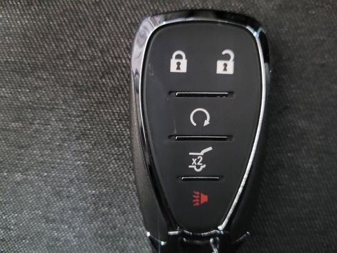 Used 2023 Chevrolet Equinox LT image 32