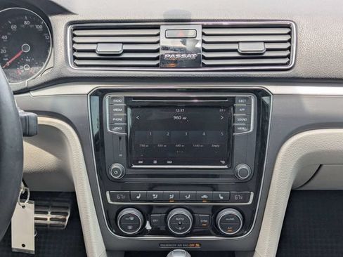Used 2018 Volkswagen Passat 2.0T R-Line FWD image 16