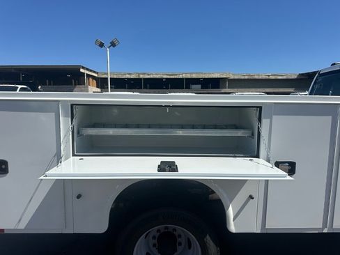 New 2024 Ford F450 XL w/ XL Chrome Package image 9