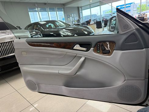 Used 2001 Mercedes-Benz CLK 320 Coupe image 8