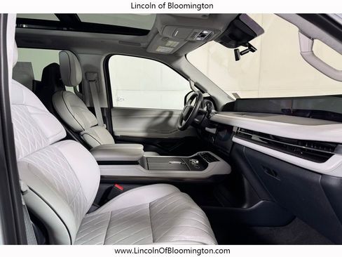 Certified 2025 Lincoln Navigator L Black Label AWD/4WD image 17