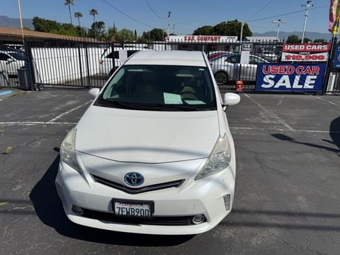 Used 2014 Toyota Prius V Five image 11