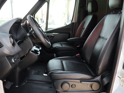 Used 2020 Mercedes-Benz Sprinter 2500 w/ Cargo Protection Package image 21