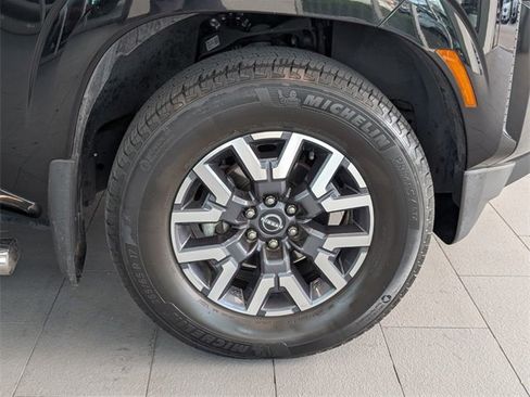 Used 2022 Nissan Frontier SV w/ SV Premium Package image 17