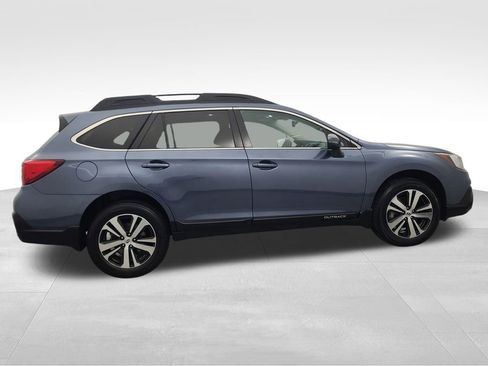 Used 2018 Subaru Outback 2.5i Limited image 3