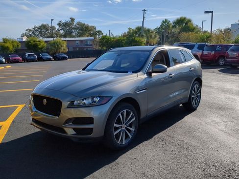 Used 2018 Jaguar F-PACE Prestige image 10