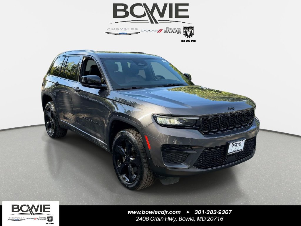 Used 2022 Jeep Grand Cherokee Laredo AWD/4WD image 1